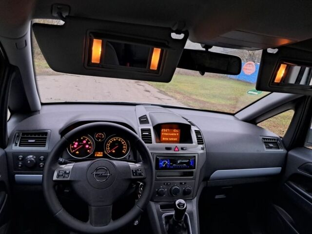 Серый Опель Зафира, объемом двигателя 1.6 л и пробегом 218 тыс. км за 5899 $, фото 19 на Automoto.ua