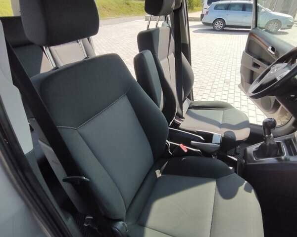 Сірий Опель Зафіра, об'ємом двигуна 1.9 л та пробігом 268 тис. км за 6750 $, фото 9 на Automoto.ua