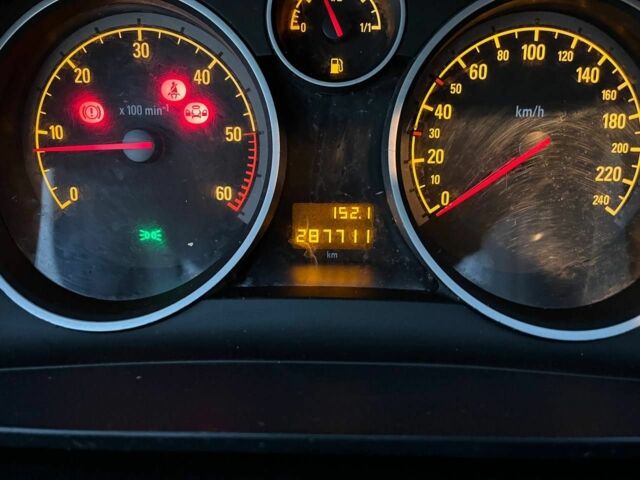 Серый Опель Зафира, объемом двигателя 1.9 л и пробегом 281 тыс. км за 2800 $, фото 17 на Automoto.ua