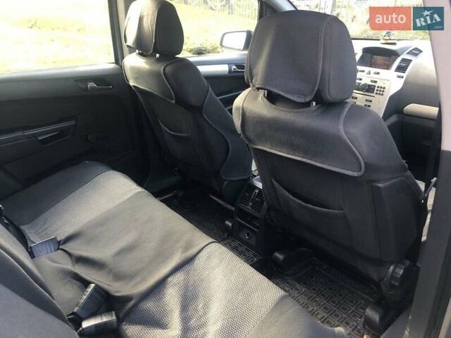 Серый Опель Зафира, объемом двигателя 1.9 л и пробегом 290 тыс. км за 5600 $, фото 4 на Automoto.ua