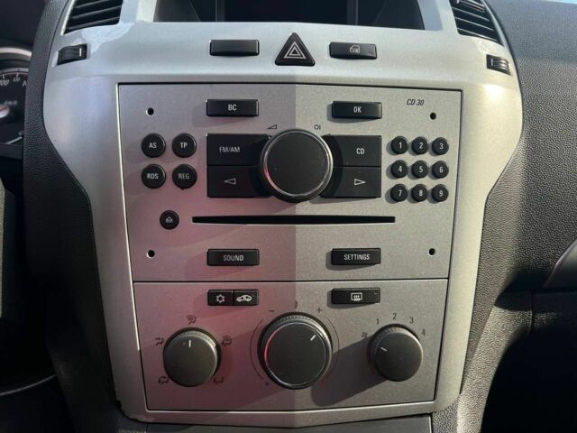 Серый Опель Зафира, объемом двигателя 2.2 л и пробегом 194 тыс. км за 6400 $, фото 11 на Automoto.ua