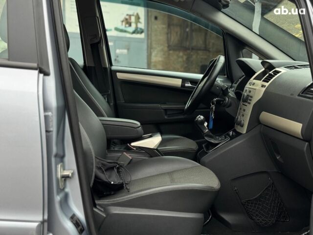 Серый Опель Зафира, объемом двигателя 1.9 л и пробегом 345 тыс. км за 6590 $, фото 40 на Automoto.ua