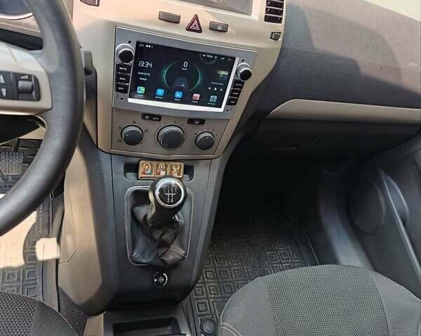 Серый Опель Зафира, объемом двигателя 1.6 л и пробегом 275 тыс. км за 6500 $, фото 15 на Automoto.ua