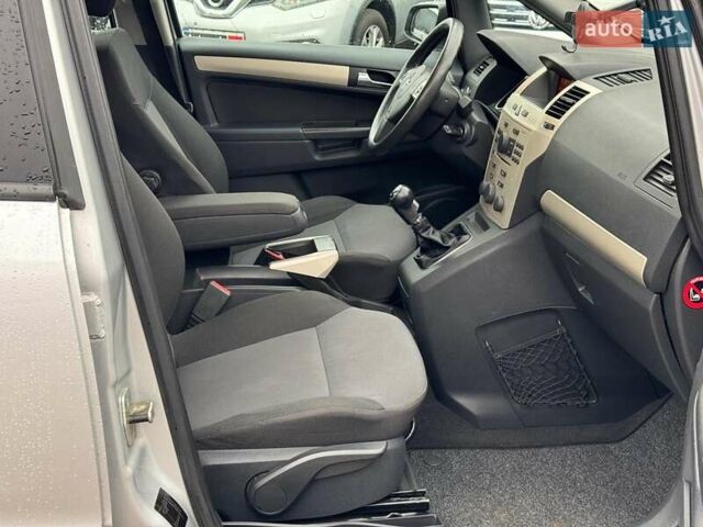 Серый Опель Зафира, объемом двигателя 1.8 л и пробегом 300 тыс. км за 7490 $, фото 18 на Automoto.ua