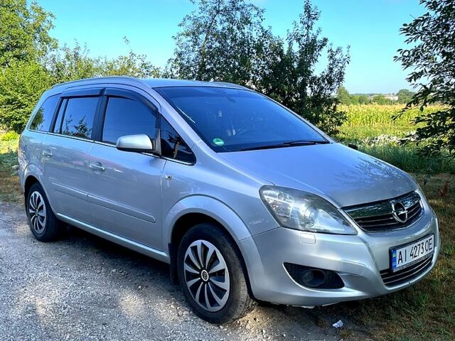 Серый Опель Зафира, объемом двигателя 1.7 л и пробегом 318 тыс. км за 6300 $, фото 2 на Automoto.ua