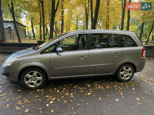 Серый Опель Зафира, объемом двигателя 1.8 л и пробегом 188 тыс. км за 5600 $, фото 4 на Automoto.ua