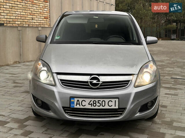 Серый Опель Зафира, объемом двигателя 1.69 л и пробегом 280 тыс. км за 4200 $, фото 3 на Automoto.ua