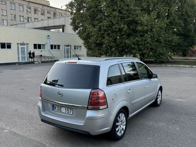 Серый Опель Зафира, объемом двигателя 1.9 л и пробегом 250 тыс. км за 3350 $, фото 4 на Automoto.ua