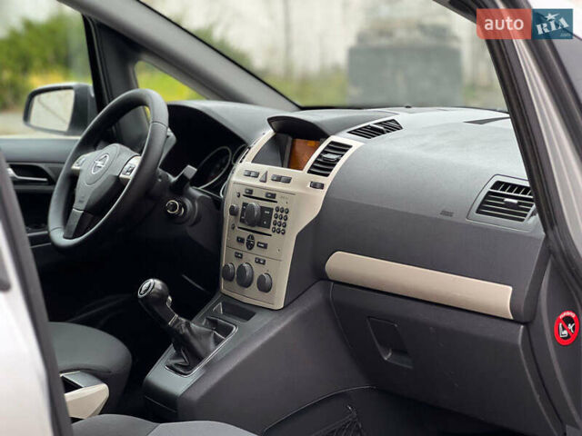 Опель Зафира 2008 в Житомире на Automoto.ua Серый Опель Зафира, объемом двигателя 1.8 л и пробегом 228 тыс. км за 5650 $, фото 23 на Automoto.ua