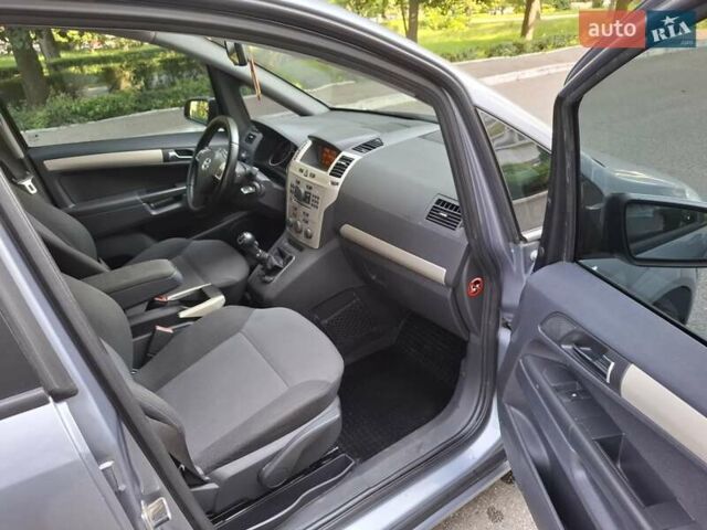 Серый Опель Зафира, объемом двигателя 1.6 л и пробегом 197 тыс. км за 6600 $, фото 25 на Automoto.ua