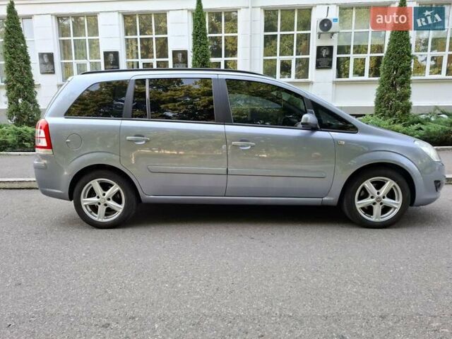 Серый Опель Зафира, объемом двигателя 1.6 л и пробегом 197 тыс. км за 6600 $, фото 3 на Automoto.ua