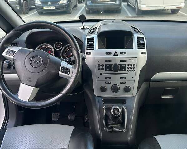 Серый Опель Зафира, объемом двигателя 1.69 л и пробегом 272 тыс. км за 5800 $, фото 16 на Automoto.ua