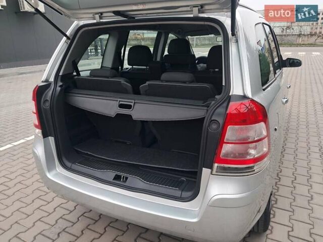 Серый Опель Зафира, объемом двигателя 1.8 л и пробегом 218 тыс. км за 5850 $, фото 51 на Automoto.ua