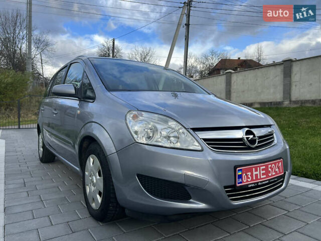 Серый Опель Зафира, объемом двигателя 1.6 л и пробегом 162 тыс. км за 5700 $, фото 4 на Automoto.ua
