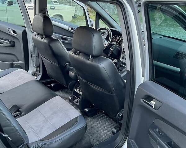 Серый Опель Зафира, объемом двигателя 1.69 л и пробегом 295 тыс. км за 6100 $, фото 7 на Automoto.ua