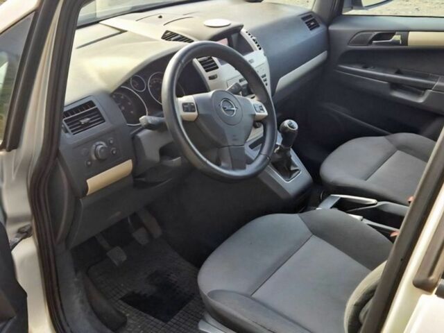 Серый Опель Зафира, объемом двигателя 0 л и пробегом 283 тыс. км за 2999 $, фото 2 на Automoto.ua