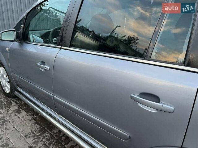 Серый Опель Зафира, объемом двигателя 1.6 л и пробегом 140 тыс. км за 7500 $, фото 8 на Automoto.ua