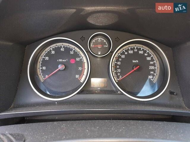 Серый Опель Зафира, объемом двигателя 1.6 л и пробегом 257 тыс. км за 5300 $, фото 13 на Automoto.ua