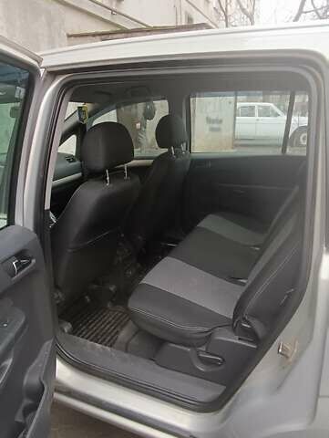 Серый Опель Зафира, объемом двигателя 1.91 л и пробегом 244 тыс. км за 7000 $, фото 4 на Automoto.ua