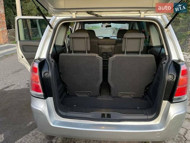 Серый Опель Зафира, объемом двигателя 1.9 л и пробегом 265 тыс. км за 7300 $, фото 11 на Automoto.ua