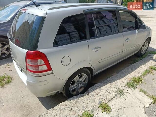 Серый Опель Зафира, объемом двигателя 1.6 л и пробегом 275 тыс. км за 6500 $, фото 5 на Automoto.ua