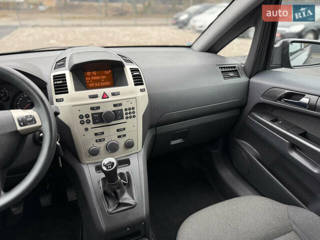 Серый Опель Зафира, объемом двигателя 1.8 л и пробегом 203 тыс. км за 6599 $, фото 7 на Automoto.ua