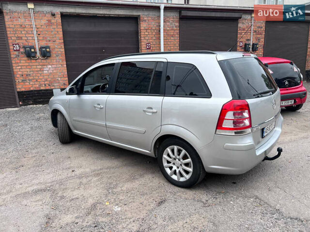Серый Опель Зафира, объемом двигателя 1.8 л и пробегом 199 тыс. км за 5490 $, фото 4 на Automoto.ua