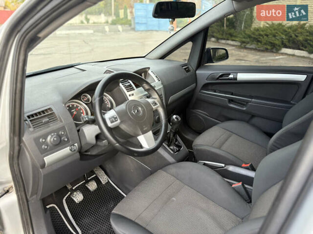 Опель Зафіра 2008 у Кривому Розі на Automoto.ua Сірий Опель Зафіра, об'ємом двигуна 2.2 л та пробігом 194 тис. км за 6499 $, фото 11 на Automoto.ua