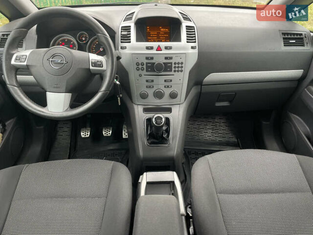 Серый Опель Зафира, объемом двигателя 1.9 л и пробегом 270 тыс. км за 5800 $, фото 13 на Automoto.ua