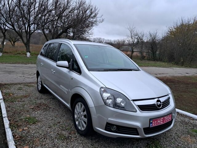 Серый Опель Зафира, объемом двигателя 1.6 л и пробегом 218 тыс. км за 5899 $, фото 1 на Automoto.ua