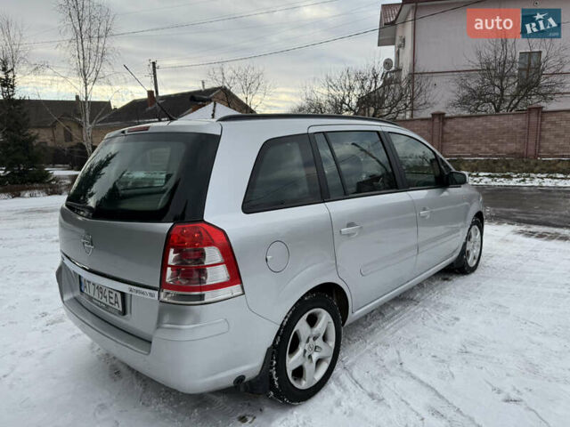 Серый Опель Зафира, объемом двигателя 1.8 л и пробегом 218 тыс. км за 5000 $, фото 2 на Automoto.ua