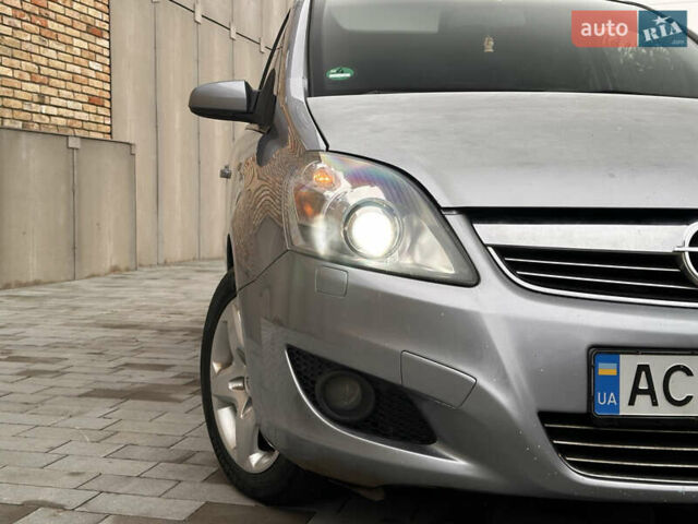 Серый Опель Зафира, объемом двигателя 1.69 л и пробегом 280 тыс. км за 4200 $, фото 12 на Automoto.ua