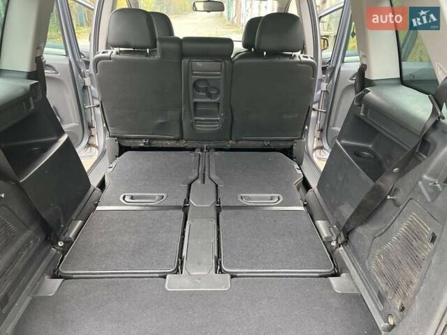 Серый Опель Зафира, объемом двигателя 1.6 л и пробегом 140 тыс. км за 7500 $, фото 27 на Automoto.ua