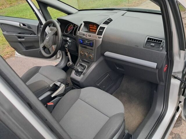 Серый Опель Зафира, объемом двигателя 1.6 л и пробегом 218 тыс. км за 5899 $, фото 20 на Automoto.ua