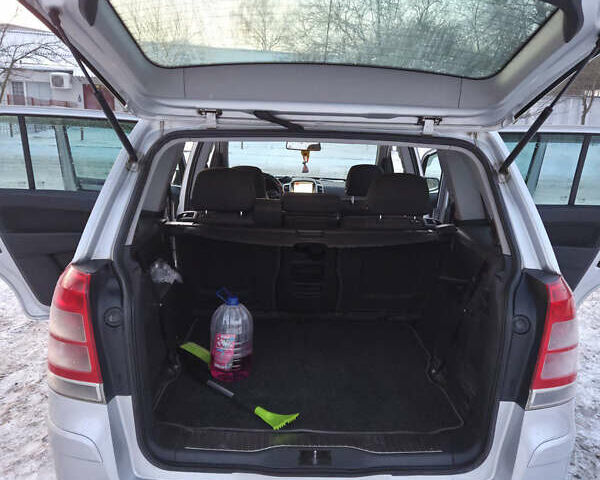 Серый Опель Зафира, объемом двигателя 1.91 л и пробегом 300 тыс. км за 5800 $, фото 1 на Automoto.ua