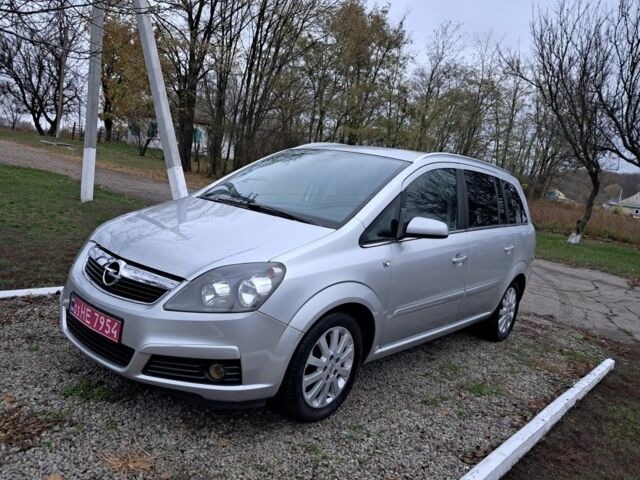 Серый Опель Зафира, объемом двигателя 1.6 л и пробегом 218 тыс. км за 5899 $, фото 2 на Automoto.ua