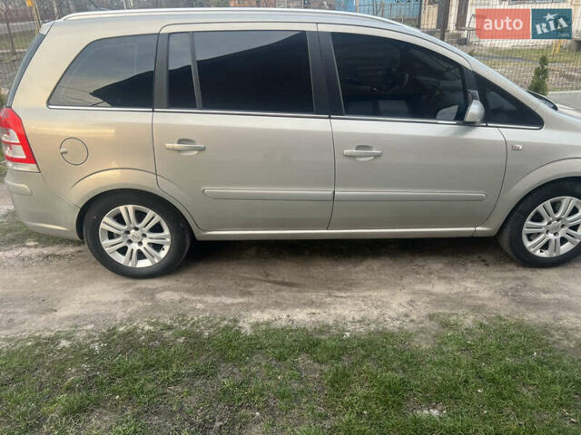 Серый Опель Зафира, объемом двигателя 1.69 л и пробегом 280 тыс. км за 5300 $, фото 1 на Automoto.ua