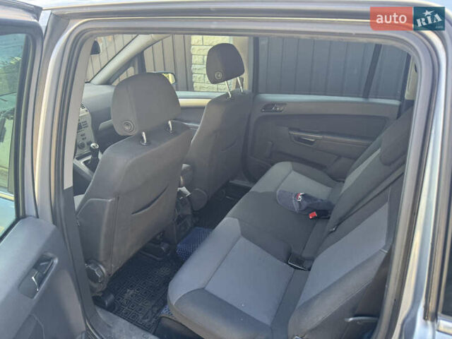 Серый Опель Зафира, объемом двигателя 1.8 л и пробегом 220 тыс. км за 6500 $, фото 3 на Automoto.ua