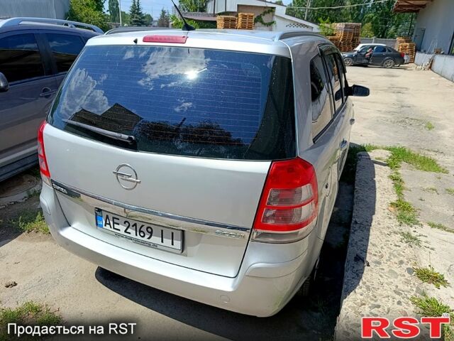 Серый Опель Зафира, объемом двигателя 1.6 л и пробегом 275 тыс. км за 7000 $, фото 1 на Automoto.ua