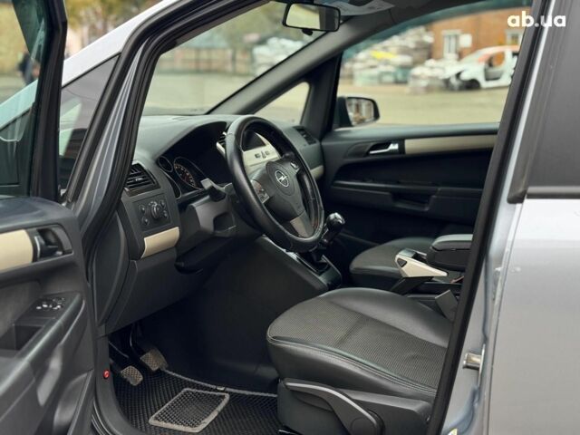 Серый Опель Зафира, объемом двигателя 1.9 л и пробегом 345 тыс. км за 6590 $, фото 14 на Automoto.ua