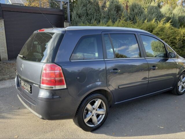 Серый Опель Зафира, объемом двигателя 1.9 л и пробегом 298 тыс. км за 3290 $, фото 4 на Automoto.ua