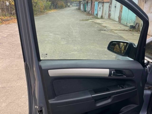 Серый Опель Зафира, объемом двигателя 1.6 л и пробегом 140 тыс. км за 7620 $, фото 14 на Automoto.ua