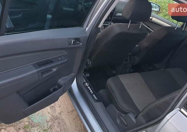 Серый Опель Зафира, объемом двигателя 1.69 л и пробегом 294 тыс. км за 6300 $, фото 10 на Automoto.ua