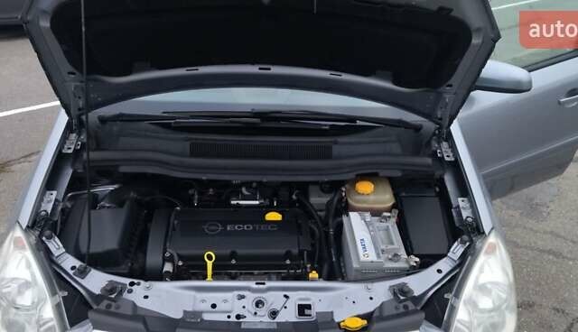 Серый Опель Зафира, объемом двигателя 1.8 л и пробегом 210 тыс. км за 6200 $, фото 2 на Automoto.ua