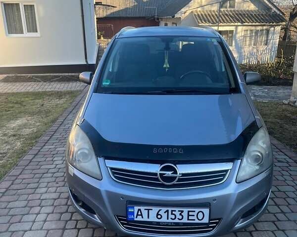 Серый Опель Зафира, объемом двигателя 1.69 л и пробегом 240 тыс. км за 5200 $, фото 3 на Automoto.ua