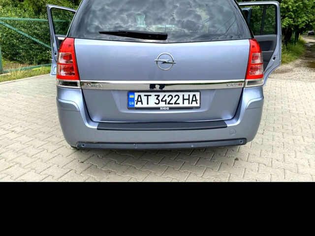 Серый Опель Зафира, объемом двигателя 1.7 л и пробегом 235 тыс. км за 5500 $, фото 5 на Automoto.ua