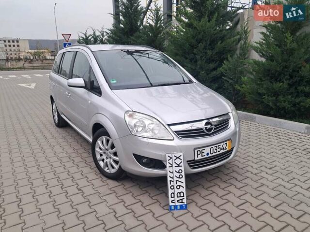 Серый Опель Зафира, объемом двигателя 1.8 л и пробегом 218 тыс. км за 5850 $, фото 1 на Automoto.ua