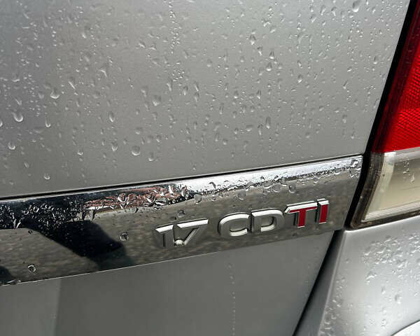 Серый Опель Зафира, объемом двигателя 1.69 л и пробегом 300 тыс. км за 6000 $, фото 7 на Automoto.ua