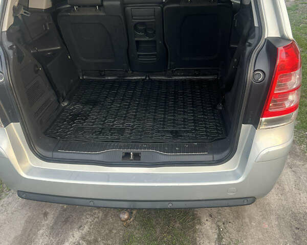 Серый Опель Зафира, объемом двигателя 1.69 л и пробегом 280 тыс. км за 5300 $, фото 4 на Automoto.ua