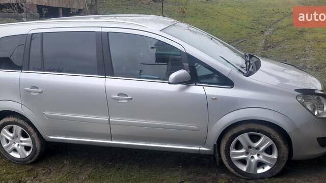 Серый Опель Зафира, объемом двигателя 1.6 л и пробегом 234 тыс. км за 5700 $, фото 2 на Automoto.ua